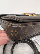 LOUIS VUITTON MONOGRAM METIS POCHETTE