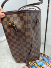 LOUIS VUITTON DE NEVERFULL MM, ROSE BALLERINE INTERIOR