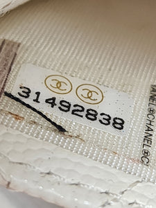CHANEL CAVIAR CARD CASE
