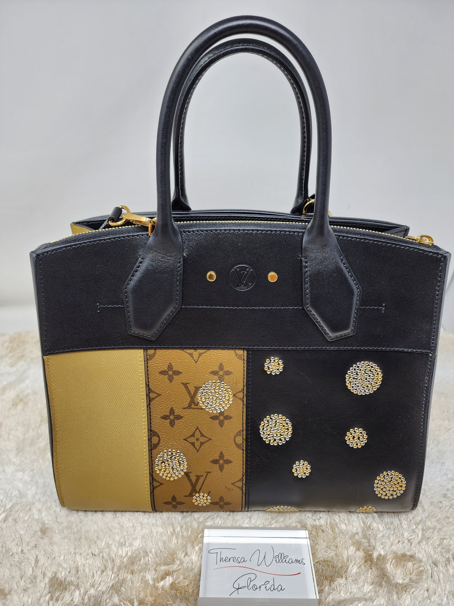 Past auction: A large Louis Vuitton monogrammed leather steamer