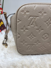 LOUIS VUITTON EMPREINTE NEVERFULL MM WITH POUCH, TURTLEDOVE