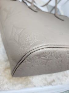LOUIS VUITTON EMPREINTE NEVERFULL MM WITH POUCH, TURTLEDOVE