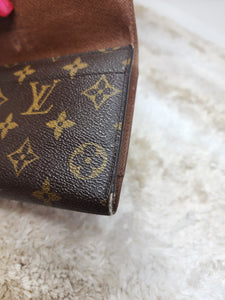 LOUIS VUITTON PORTE TRESOR INTERNATIONAL MONOGRAM WALLET