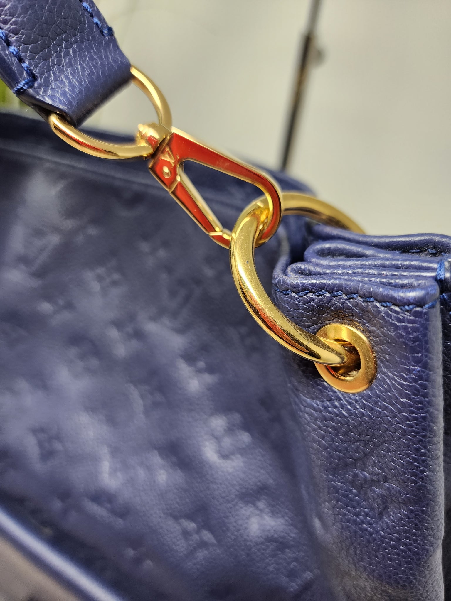 Authentic Louis Vuitton Artsy MM Empreinte Celeste - Navy Blue