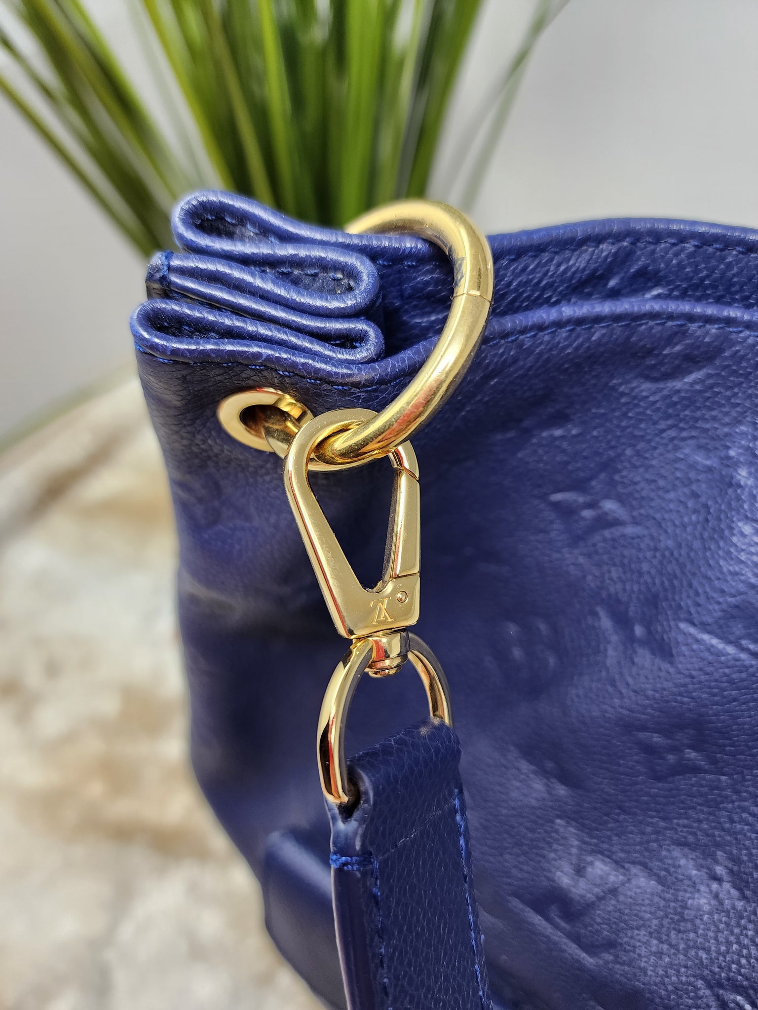 Louis Vuitton Blue Monogram Empreinte Metis Hobo Bag – Bagaholic