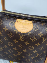 LOUIS VUITTON MONOGRAM MARAIS