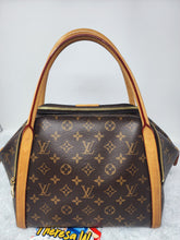 LOUIS VUITTON MONOGRAM MARAIS