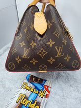 LOUIS VUITTON MONOGRAM MARAIS