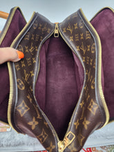 LOUIS VUITTON MONOGRAM MARAIS