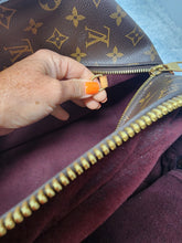 LOUIS VUITTON MONOGRAM MARAIS
