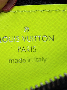 LOUIS VUITTON Taiga Coin Card- LIKE NEW