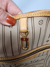 LOUIS VUITTON MONOGRAM NEVERFULL MM, BEIGE INTERIOR