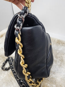 CHANEL 19 BLACK SMALL/MEDIUM, VERY EXCELLENT