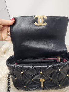 CHANEL 19 BLACK SMALL/MEDIUM, VERY EXCELLENT