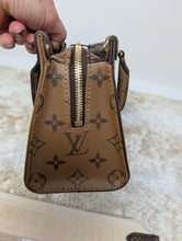 LOUIS VUITTON ONTHEGO REVERSE EAST WEST