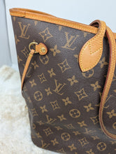 LOUIS VUITTON MONOGRAM NEVERFULL MM, RED INTERIOR