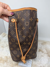 LOUIS VUITTON MONOGRAM NEVERFULL MM, RED INTERIOR