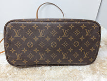 LOUIS VUITTON MONOGRAM NEVERFULL MM, RED INTERIOR