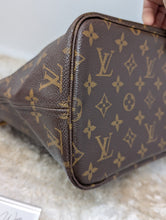 LOUIS VUITTON MONOGRAM NEVERFULL MM, RED INTERIOR