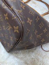 LOUIS VUITTON MONOGRAM NEVERFULL MM, RED INTERIOR