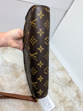 LOUIS VUITTON MONOGRAM ORSAY CLUTCH WRISTLET