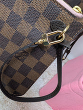 LOUIS VUITTON DE NEVERFULL MM & POCHETTE, ROSE BALLERINE