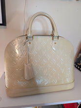 LOUIS VUITTON BLANC CORAIL ALMA PM