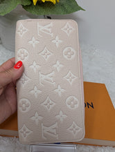 LOUIS VUITTON EMPREINTE SPRING IN THE CITY ZIPPY WALLET