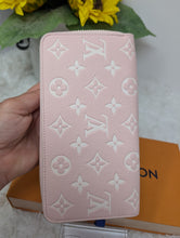 LOUIS VUITTON LIMITED EDITION SPRING IN THE CITY ZIPPY WALLET