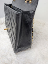 CHANEL BLACK CAVIAR SINGLE FLAP JUMBO