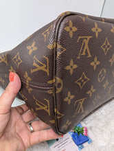 LOUIS VUITTON NEVERFULL MM, RED INTERIOR