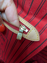 LOUIS VUITTON NEVERFULL MM, RED INTERIOR