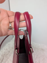LOUIS VUITTON EPI BREA MM, FUSHIA