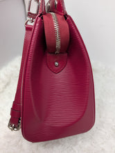 LOUIS VUITTON EPI BREA MM, FUSHIA