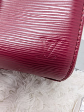 LOUIS VUITTON EPI BREA MM, FUSHIA