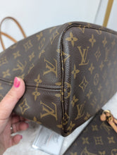 LOUIS VUITTON MONOGRAM NEVERFULL MM AND POUCH