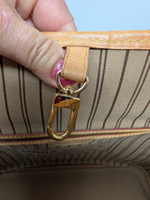 LOUIS VUITTON MONOGRAM NEVERFULL MM AND POUCH