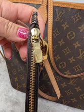 LOUIS VUITTON MONOGRAM NEVERFULL MM AND POUCH