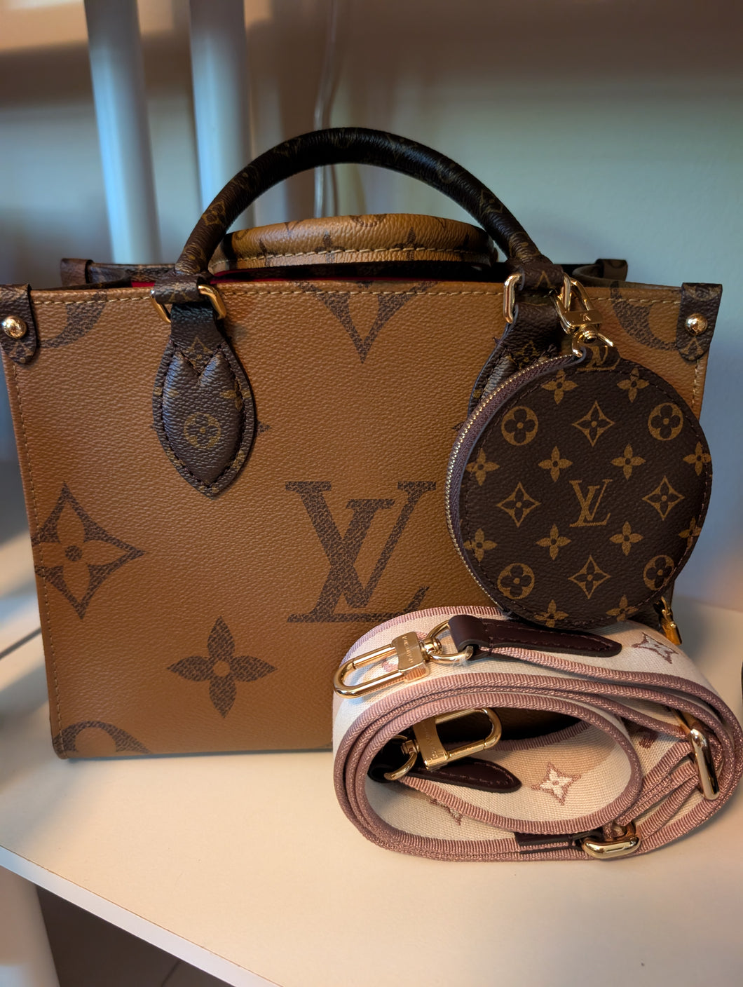 LOUIS VUITTON REVERSE ONTHEGO PM with adjustable strap