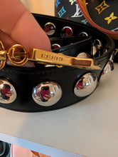 Gucci Maxi Stud Shoulder Strap in black leather with hibiscus red backing and gold-tone hardware