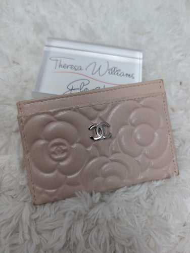 CHANEL CAMILIA CARD HOLDER, ROSE BEIGE