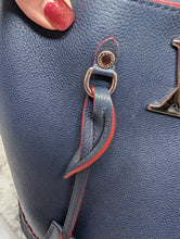 LOUIS VUITTON LOCKME BUCKET, MARINE ROUGE