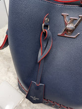 LOUIS VUITTON LOCKME BUCKET, MARINE ROUGE