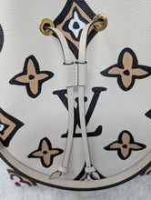 LOUIS VUITTON LIMITED EDITION WILD AT HEART NEONOE MM, LIKE NEW