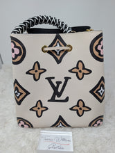 LOUIS VUITTON LIMITED EDITION WILD AT HEART NEONOE MM, LIKE NEW