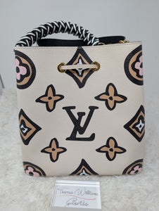 LOUIS VUITTON LIMITED EDITION WILD AT HEART NEONOE MM, LIKE NEW