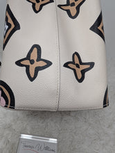 LOUIS VUITTON LIMITED EDITION WILD AT HEART NEONOE MM, LIKE NEW