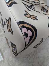 LOUIS VUITTON LIMITED EDITION WILD AT HEART NEONOE MM, LIKE NEW
