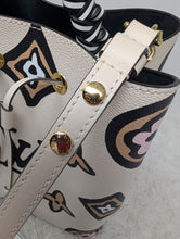 LOUIS VUITTON LIMITED EDITION WILD AT HEART NEONOE MM, LIKE NEW