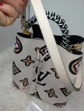 LOUIS VUITTON LIMITED EDITION WILD AT HEART NEONOE MM, LIKE NEW